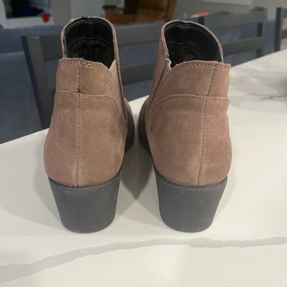 Adam Tucker By Me Too Women's Nexus14 Bootie Nutmeg Suede‎ Wedge Fall size 7.5 - Picture 6 of 8